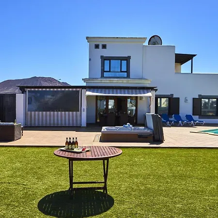 Vila Casa Beluka By Now Ltd